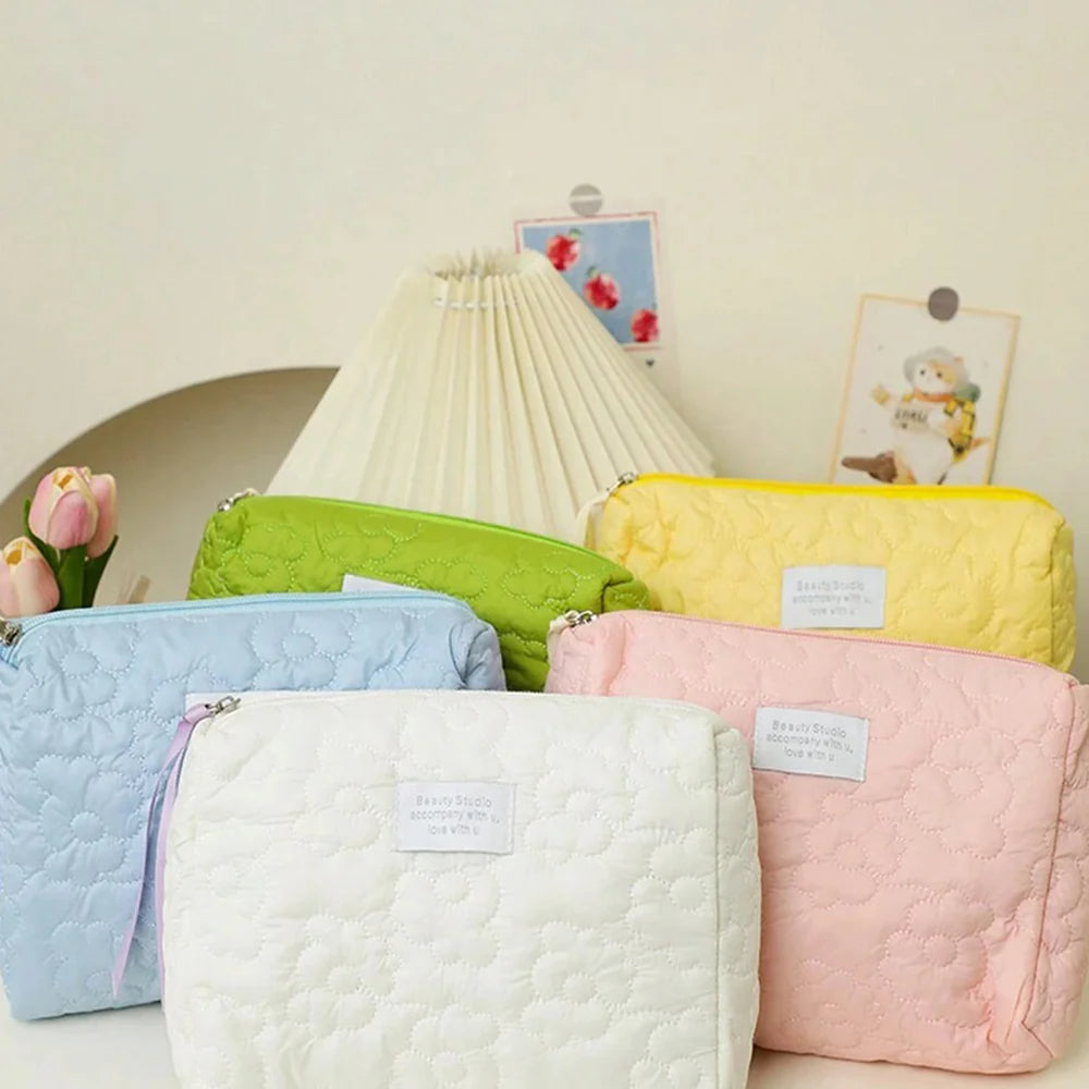 Cute Cosmetic Bag Flower Quilted Design Makeup Bag Soft Comfortable Fabric/kr-797