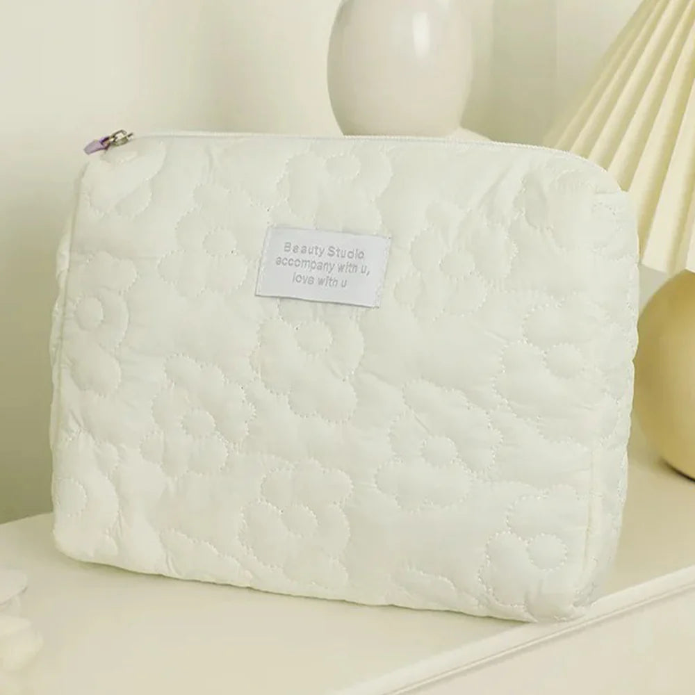 Cute Cosmetic Bag Flower Quilted Design Makeup Bag Soft Comfortable Fabric/kr-797