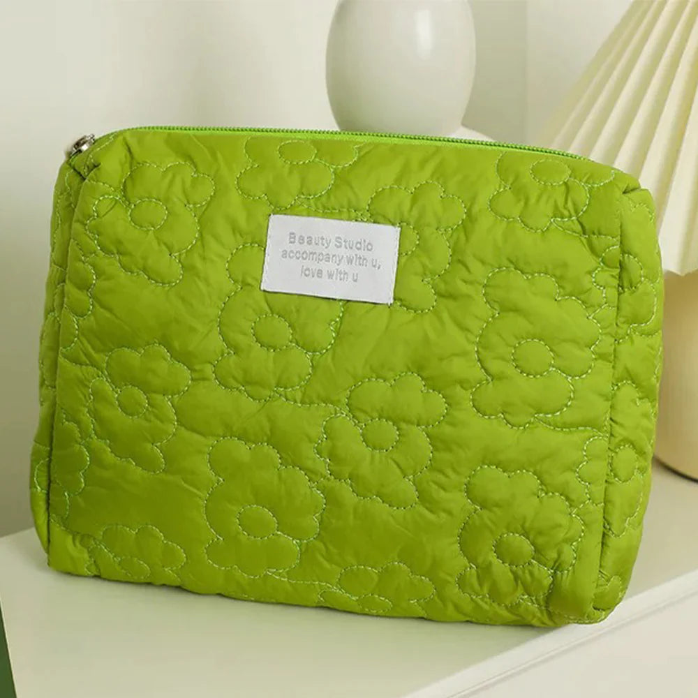 Cute Cosmetic Bag Flower Quilted Design Makeup Bag Soft Comfortable Fabric/kr-797